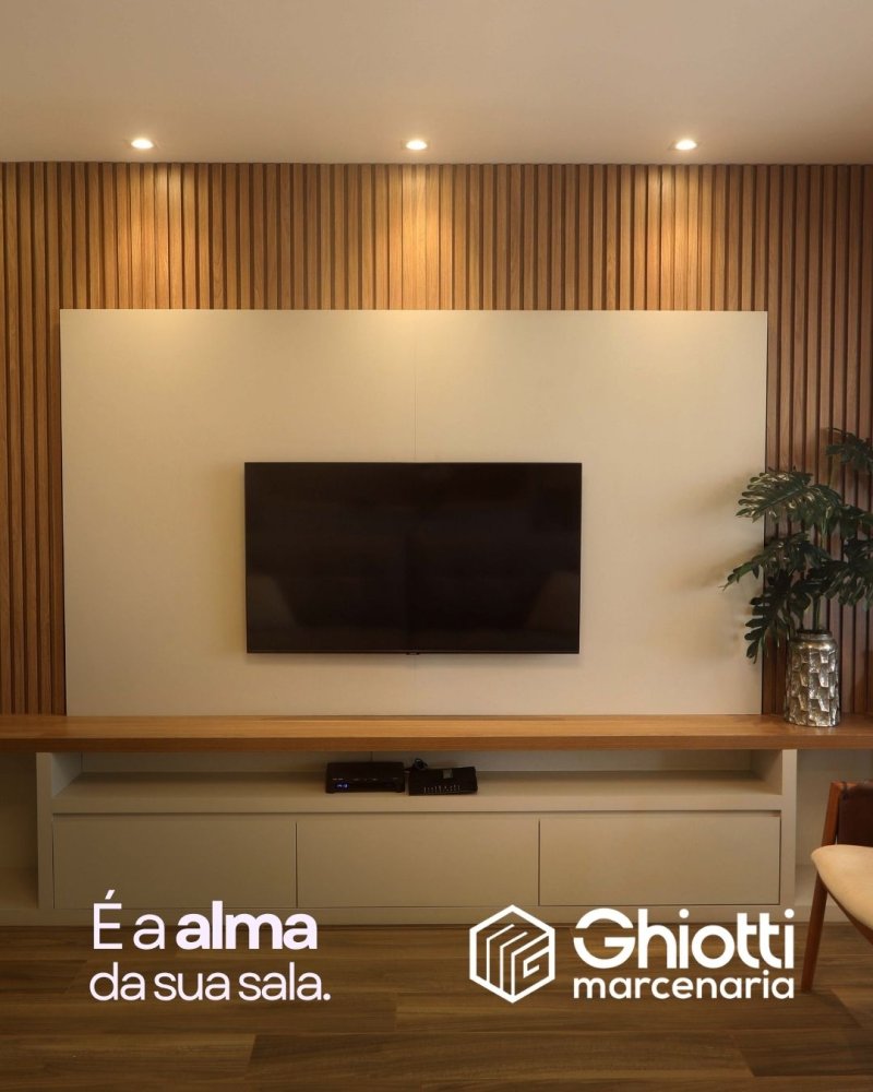 O painel de TV deixou de ser móvel. É a alma da sua sala.